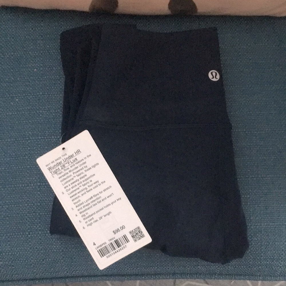Lululemon Wunder under HR 28 inch sz 4 Navy